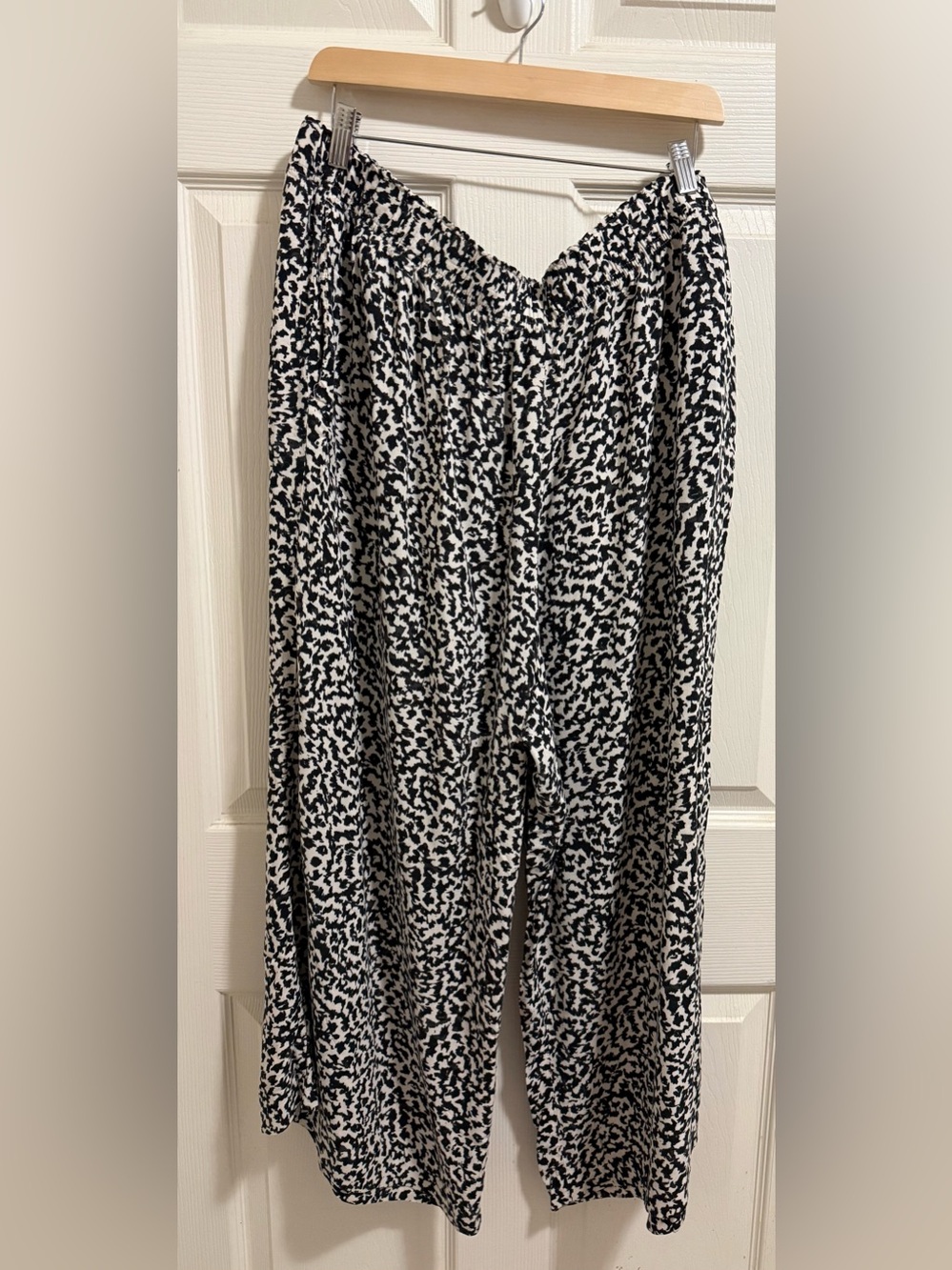 H&M Black & White Abstract Printed Wide-Leg Pants